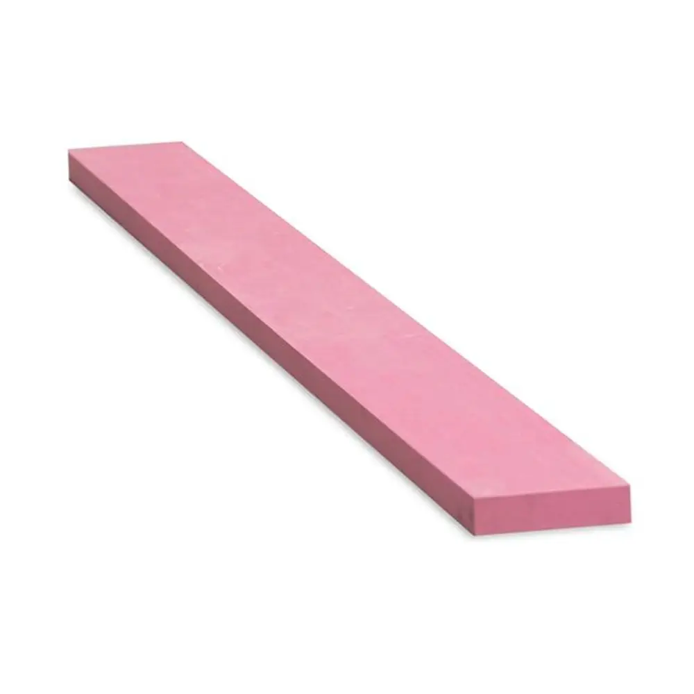 Rosa Schalldämmunterlage in Form eines langen Streifens, hergestellt von Remeha, für die Verwendung in Fundamentkonstruktionen.